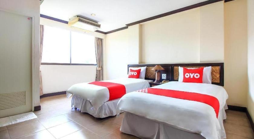Oyo 383 White Inn Hotel Ban Khlong Lat Bua Khao Exterior photo